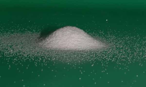 白剛玉砂的物理特性與加工優(yōu)勢